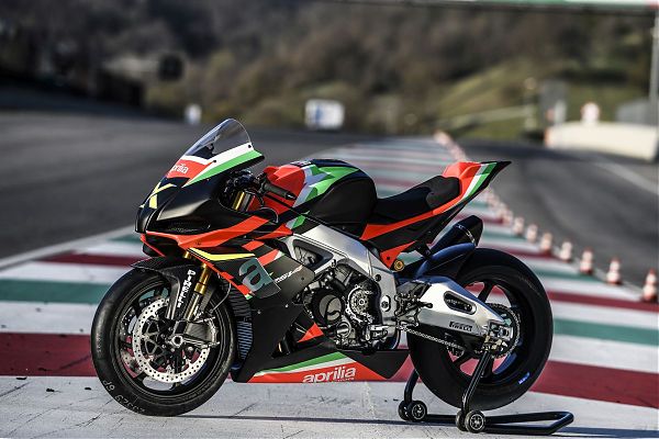 01-Aprilia-RSV4-X