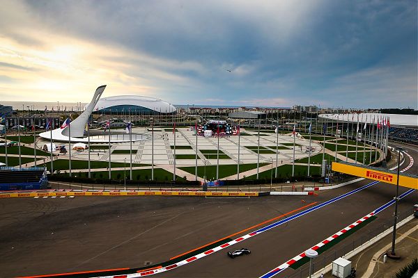 GP RUSSIA. HAMILTON IL PIU’ VELOCE SU P ZERO PINK HYPERSOFT