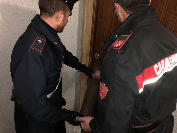 CAMORRA: TANGENTI ED ESTORSIONI A FERENTINO, 5 ARRESTI