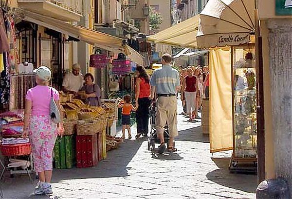 COMMERCIO, A GENNAIO VENDITE AL DETTAGLIO IN CRESCITA