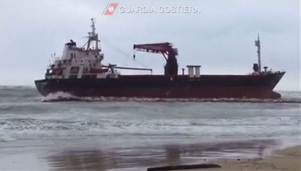 BARI: DISINCAGLIATA NAVE MERCANTILE TURCA