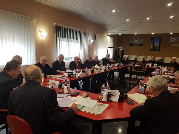 VESCOVI SICILIANI “CRESCONO FALSI MAGHI E PRATICHE ESOTERICHE”