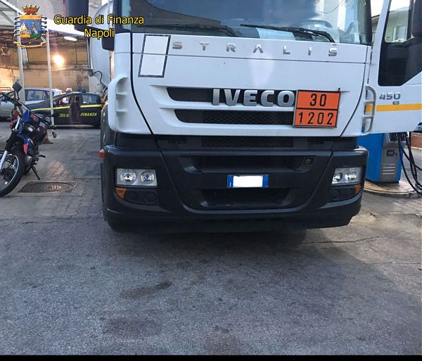 SEQUESTRATI A NAPOLI 136 MILA LITRI GASOLIO DI CONTRABBANDO