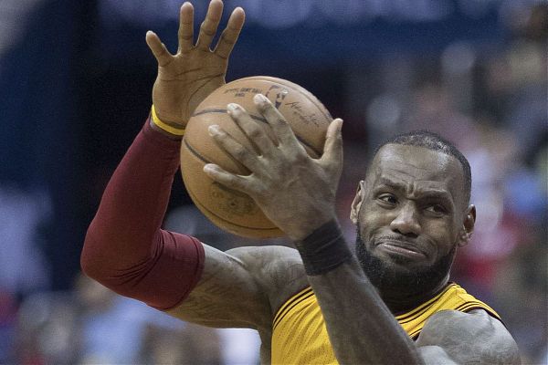 BASKET: NBA. LAKERS AFFONDANO A TORONTO, BENE BOSTON E INDIANA