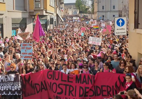 FAMIGLIA: VERONA, IN 20 MILA A CORTEO DI PROTESTA