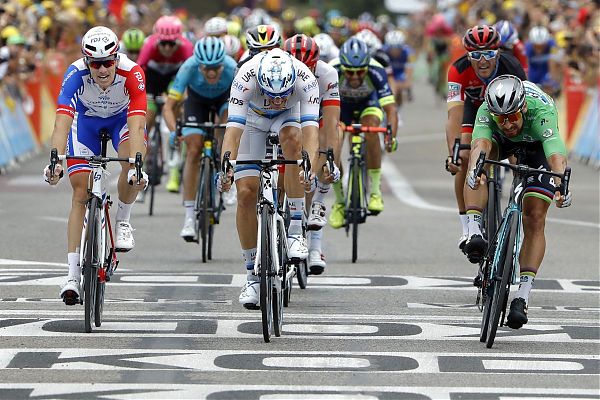 A WEVELGEM TRIONFA KRISTOFF, DELUDONO VIVIANI E SAGAN