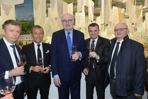 VINITALY: DALLE CANTINE COOPERATIVE IL 58% DEL VINO ITALIANO