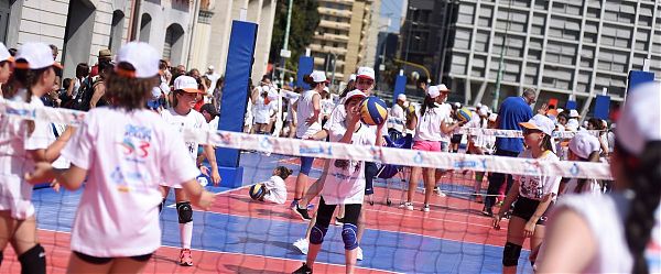 DALLE SCUOLE ALLE PIAZZE, AL VIA VOLLEY S3 CON KINDER + SPORT