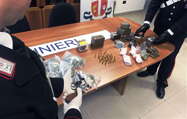 NAPOLI, SMANTELLATA PIAZZA SPACCIO AL RIONE “TRAIANO”