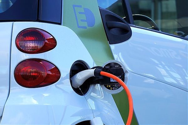 A CREMONA 10 NUOVE COLONNINE A2A PER VEICOLI ELETTRICI