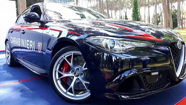 AGGREDISCE CARABINIERI PER EVITARE CONTROLLO, ARRESTATO