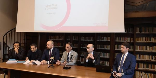 OPEN FIBER INVESTE 9,5 MLN PER LA FIBRA OTTICA A CATANZARO