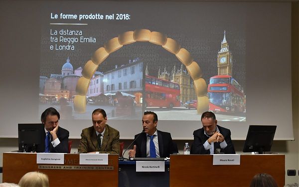 PARMIGIANO REGGIANO, NEL 2018 PRODOTTE 3,7 MILIONI DI FORME