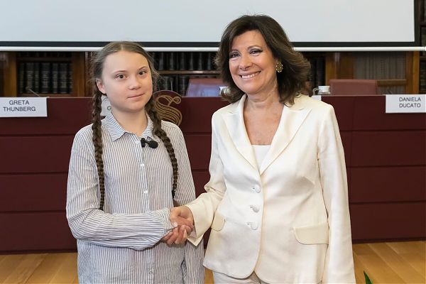 GRETA AL SENATO “BASTA COMPLIMENTI E SELFIE, POLITICA DIA SOLUZIONI”