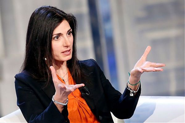 ROMA: RAGGI CONTINUANO A GETTARE FANGO MA HO LE SPALLE GROSSE