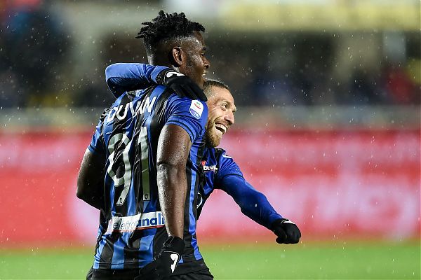 CALCIO: ATALANTA VINCE A NAPOLI E AGGANCIA IL MILAN AL QUARTO POSTO