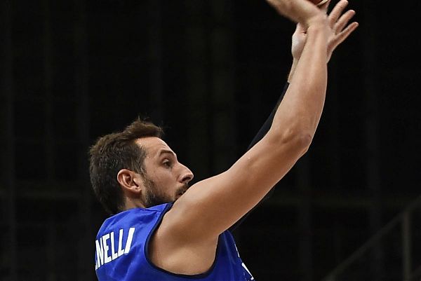 BASKET: NBA. SPURS SOTTO 3-2, SHOW LILLARD, AVANTI 76ERS E RAPTORS