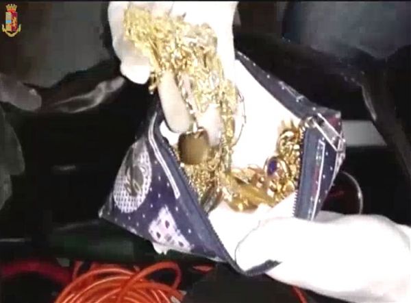 FURTI NEL NORD-EST PER 2 MLN, SGOMINATA BANDA ALBANESI