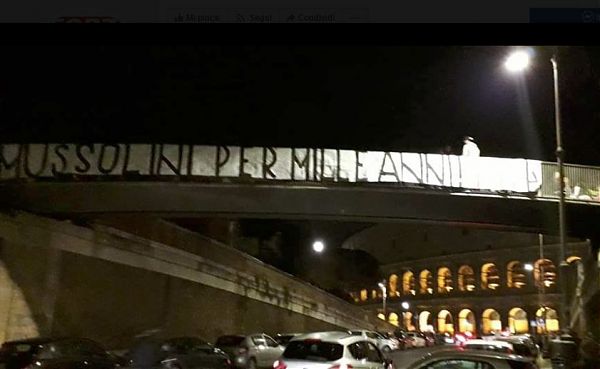 FASCISMO: STRISCIONE FN A ROMA “MUSSOLINI PER MILLE ANNI”
