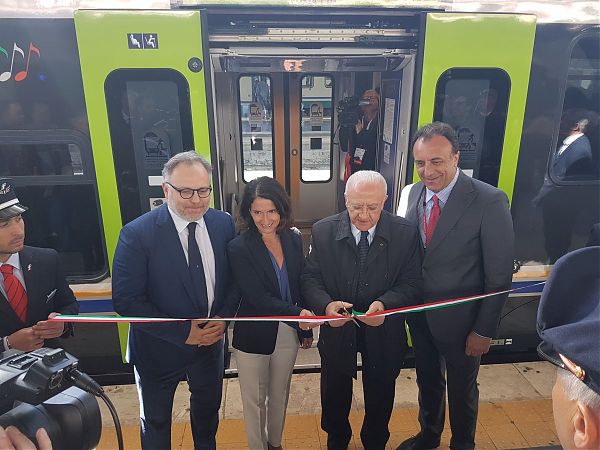 DUE NUOVI TRENI “JAZZ” PER I PENDOLARI DELLA CAMPANIA