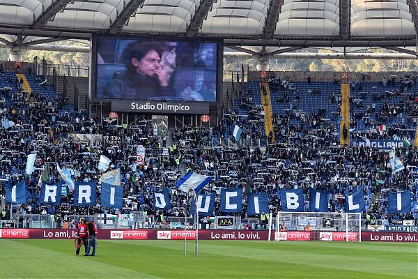 STRISCIONE “ONORE A MUSSOLINI”, DASPO PER 8 ULTRÀ LAZIO