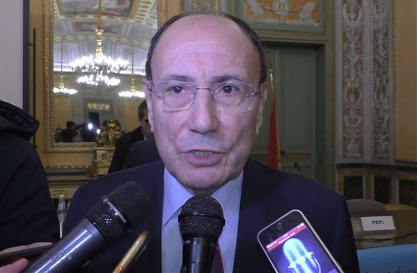 SIRI: SCHIFANI “NON È TENUTO A FARE ALCUN PASSO INDIETRO”