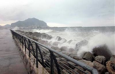 MALTEMPO: DANNI E DISAGI IN SICILIA, FERMI COLLEGAMENTI ISOLE MINORI