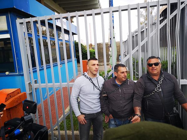 BLUTEC: OPERAI SI INCATENANO A TERMINI IMERESE, FIM “INTERVENGA DI MAIO”