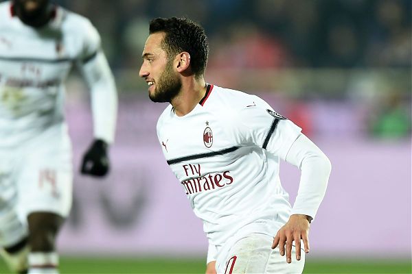 CALCIO: SERIE A. DECIDE CALHANOGLU, MILAN BATTE FIORENTINA 1-0