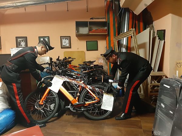 IN UN RISTORANTE DI ROMA TROVATE 11 BICICLETTE RUBATE