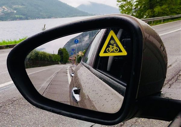 ACI: PORTA AL GIRO ADESIVO SIMBOLO RISPETTO TRA AUTOMOBILISTI E CICLISTI