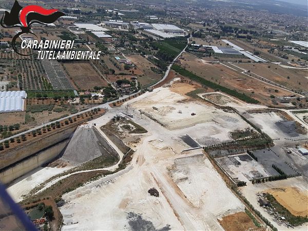SEQUESTRATA NEL RAGUSANO MAXI CAVA CON RIFIUTI TOSSICI