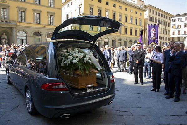 L’ULTIMO SALUTO DI FIRENZE AL MAESTRO ZEFFIRELLI