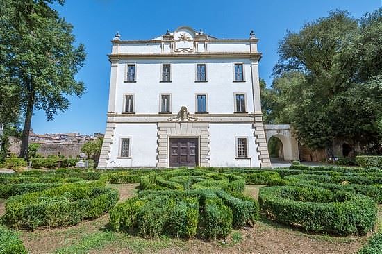 SGARBI TROVA CASA A MORGAN A SUTRI