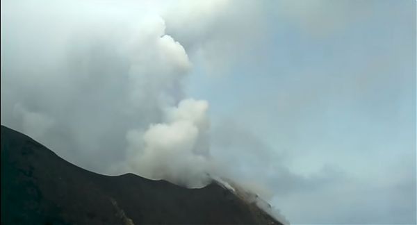 ESPLOSIONI SUL VULCANO STROMBOLI, ESCURSIONISTA MUORE