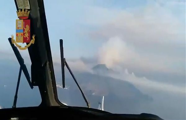 STROMBOLI, DOPO L’EMERGENZA SI SPENGONO GLI ULTIMI FOCOLAI