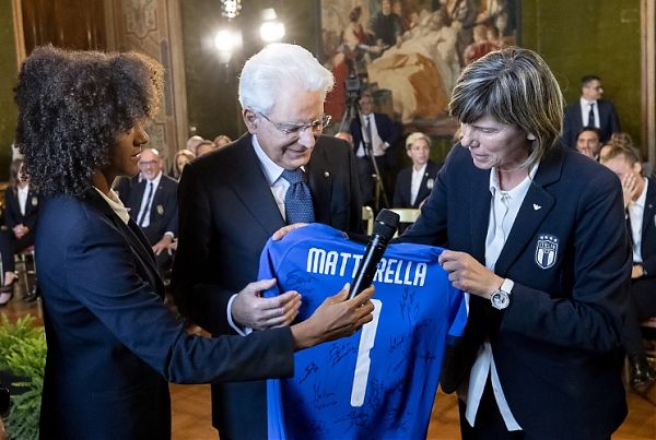MATTARELLA ALLE AZZURRE “IN ITALIA IL MONDIALE L’AVETE VINTO VOI”