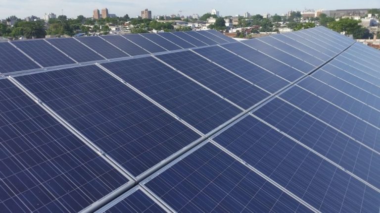 ENERGIA RINNOVABILE, LE ISOLE ARRANCANO