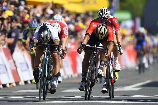 TEUNISSEN PRIMA MAGLIA GIALLA AL TOUR 2019, BATTUTO SAGAN