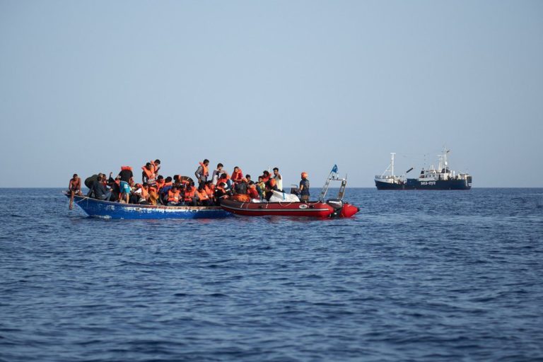 A POZZALLO SBARCANO 47 MIGRANTI, 44 SOCCORSI DALLA ALAN KURDI