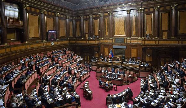 IL SENATO APPROVA IL DDL SUL TAGLIO DEI PARLAMENTARI