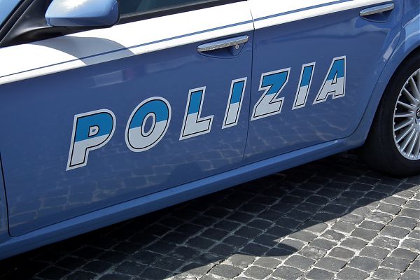 FUGGE PER RAGGIUNGERE RAGAZZO CONOSCIUTO IN CHAT, RITROVATA 13ENNE