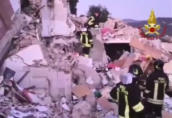ESPLODE UNA PALAZZINA ALL’ISOLA D’ELBA, UN MORTO E UN DISPERSO