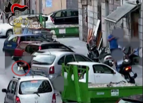 ASSE DELLA DROGA TRA PALERMO E NAPOLI, 12 ARRESTI