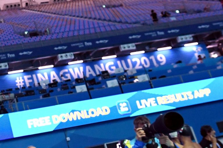 CROLLO IN UNA DISCOTECA, FERITI ALCUNI ATLETI DEI MONDIALI DI NUOTO