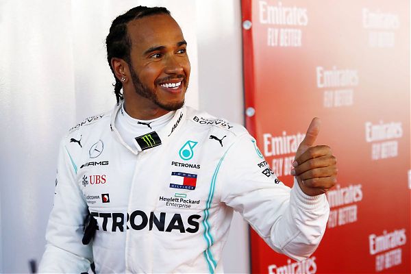 HAMILTON BENE SUL BAGNATO IN UNGHERIA, FERRARI INSEGUONO