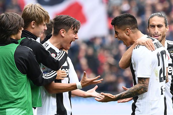 CANCELO SALUTA LA JUVENTUS, TIFOSI CON DYBALA