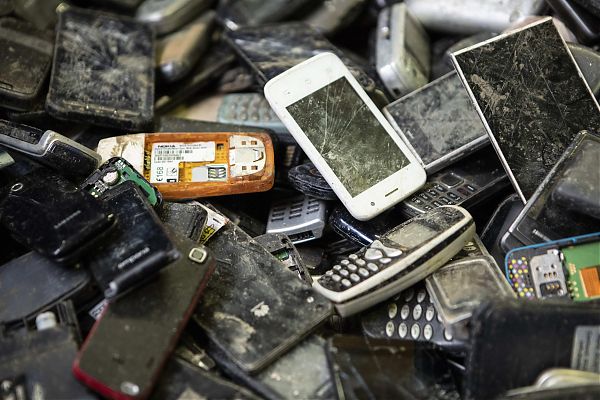 SECONDO UNO STUDIO L’USO DEI CELLULARI NON AUMENTA IL RISCHIO TUMORI