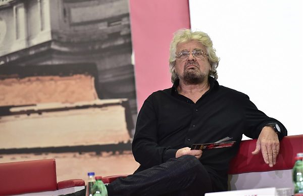 GOVERNO, GRILLO “LO SCERIFFO SCAPPA E VOLANO GLI AVVOLTOI”