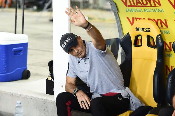 MIHAJLOVIC LASCIA L’OSPEDALE E VA IN PANCHINA PER VERONA-BOLOGNA